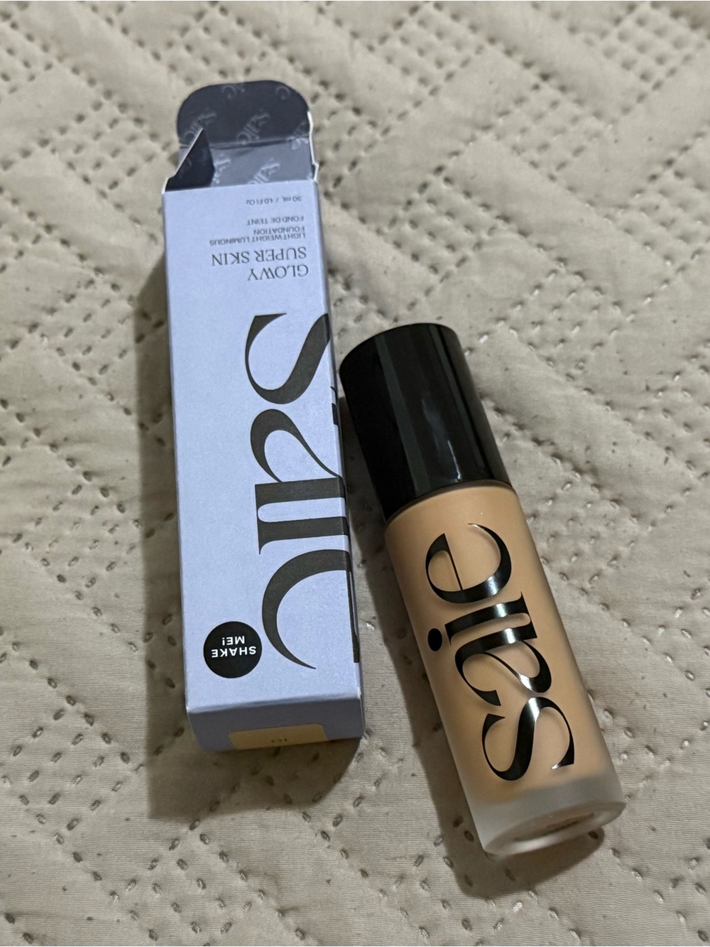 SAIE -10
Glowy Super Skin Tint Foundation with Hyaluronic Acid